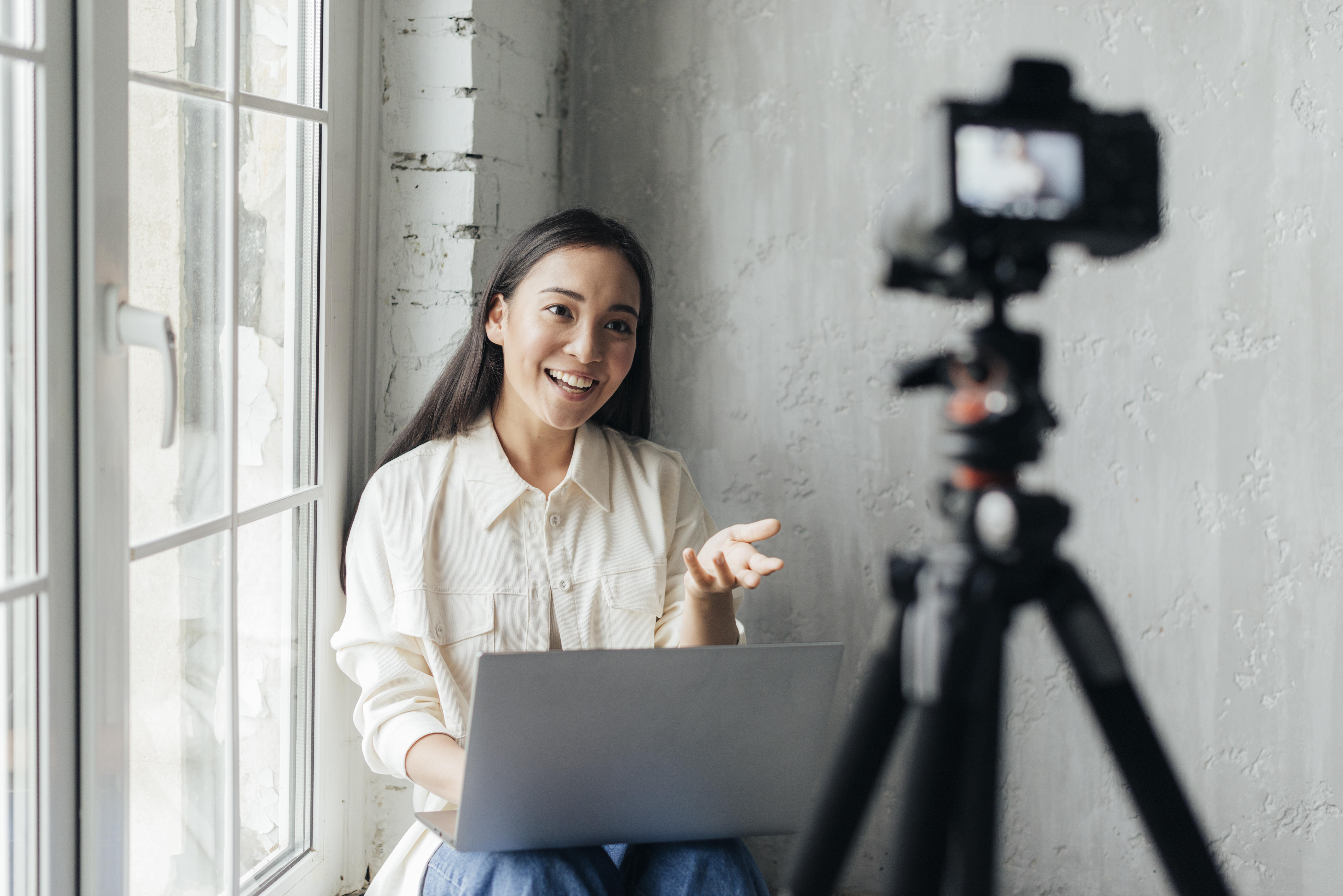 Content Creator: Definisi, Pendapatan, dan Skill yang Harus Dimiliki